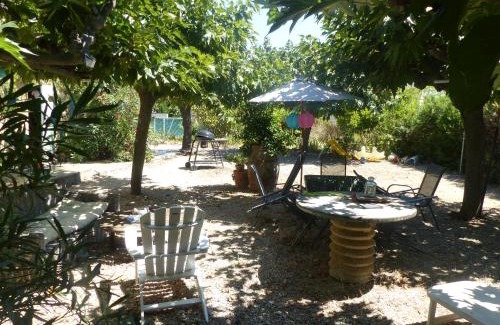 Argeliers House | Les mûriers - Etage complet d'une grande maison avec jardin