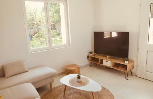Ecrosnes House | LES MAISONS DE GIROUDET 3 chambres jardin terrasse