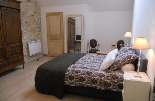 Mareuil-le-Port Bed & Breakfast | Les Mille et une Pierres