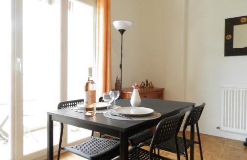 Cimiez Apartment | Les Pins . 2 p calme et terrasse