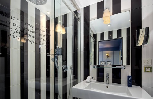 Quartier de Rochechouart Hotel | Les Plumes Hôtel Paris