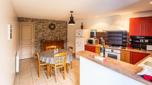 Sougeal House | Les prairies du Mont - Le gite de La Chapelle