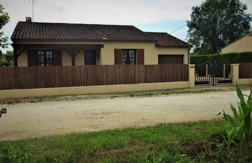 Bergerac House | "Les Roses Trémières" Dordogne, close to swimming, hiking and shops