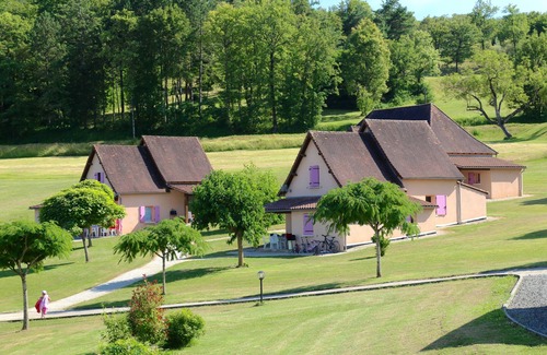 Hautefort House | Les SOURCES "VIP Softail" panoramic terrace, SPA, swimming pool, fishing pond.