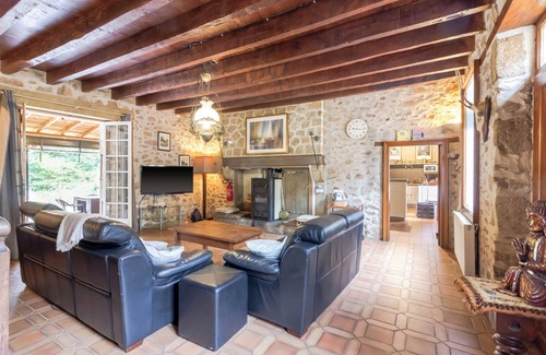 Piegut-Pluviers House | Les Touilles – Spacious Villa with Pool and Sauna in Dordogne