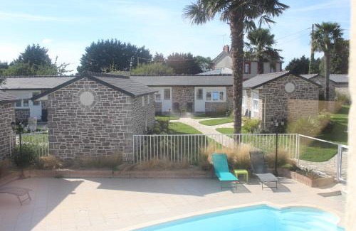 Le Val-Saint-Pere Hotel | Les Treize Assiettes - Hôtel & Restaurant