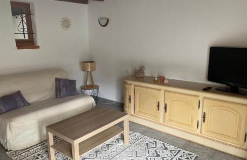 Maubec Apartment | Les Vignes