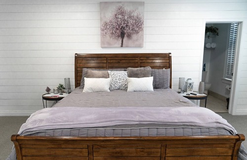 Zion National Park South Entrance Bed & Breakfast | Less than 10 minutes to Zion Nat'l Park Entrance, Newly renovated B&B in quiet town, with private en suite bathroom with e-bikes available for rental.