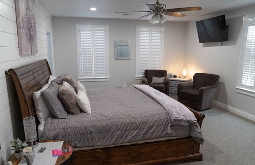 Zion National Park South Entrance Bed & Breakfast | Less than 10 minutes to Zion Nat'l Park Entrance, Newly renovated B&B in quiet town, with private en suite bathroom with e-bikes available for rental.