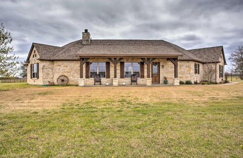 Weston House | Less Than 3 Mi to Texas Tulips Pilot Point Home with Patio