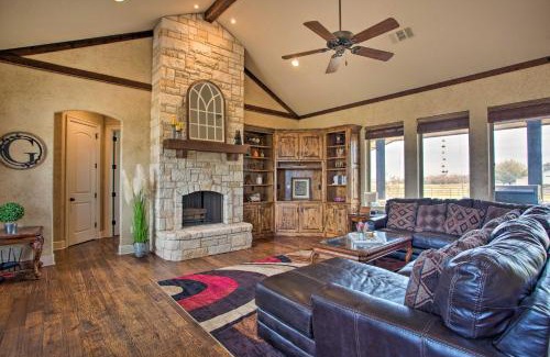 Weston House | Less Than 3 Mi to Texas Tulips Pilot Point Home with Patio