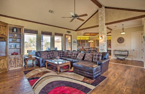 Weston House | Less Than 3 Mi to Texas Tulips Pilot Point Home with Patio