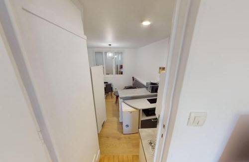 Anatole France Danton Apartment | Lesueur RDC - 1 ch proche gare