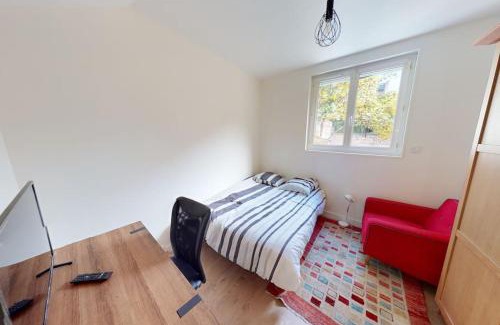 Anatole France Danton Apartment | Lesueur RDC - 1 ch proche gare