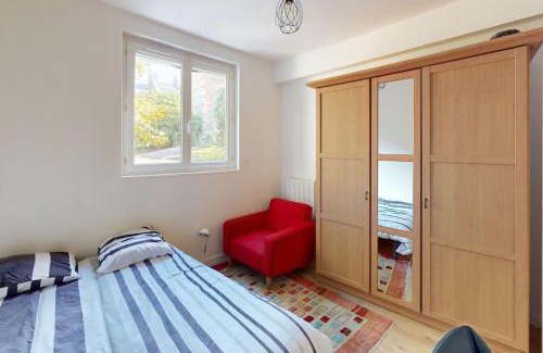 Anatole France Danton Apartment | Lesueur RDC - 1 ch proche gare