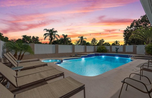 Catalina House | Let’s go Retro - Waterfront Pool & Hottub w/dock