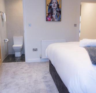 Southport Apartment | Lethbridge Villa 49 Apartment 2 Super Fibre WiFi, free parking