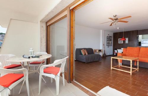 Tossa de Mar Apartment | LETS HOLIDAYS Apartment sea views on the beach 3