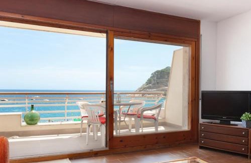 Tossa de Mar Apartment | LETS HOLIDAYS Apartment sea views on the beach 3