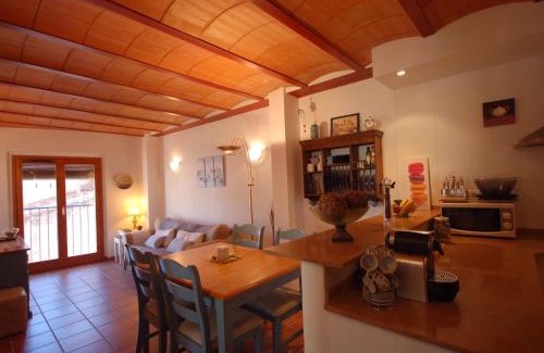 Tossa de Mar Apartment | LETS HOLIDAYS Cozy Apartment Near to the Castle