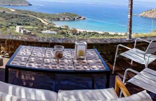 Ydrousa House | Levander Stone House