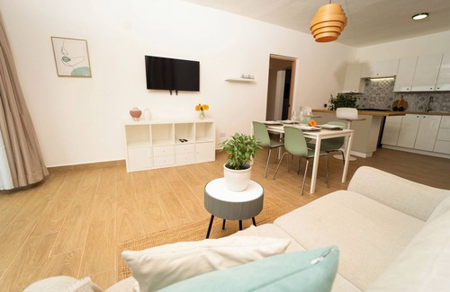 Centro Apartment | LEVEL 1, Charming 2-bedroom apartment with AC, WiFi in serene Samaná