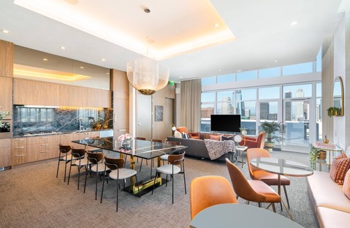 Downtown Los Angeles Apartment | Level Hope and Flower- Spacious Two Bedroom Suite Located in DTLA.