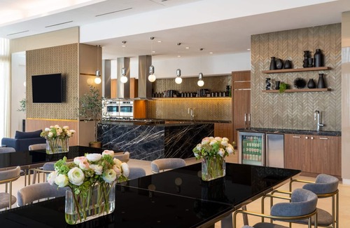 Downtown Los Angeles Apartment | Level Hope and Flower- Spacious Two Bedroom Suite Located in DTLA.