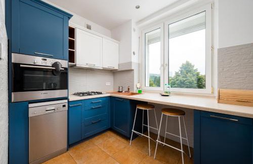 Muranow Apartment | Lewartowskiego Royal Blue Apartment by BookingHost
