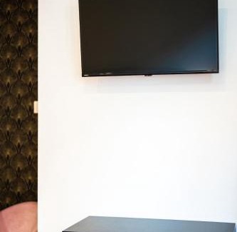 Centro Urbano Apartment | LHE Les Trois Merveilles Rosé Charles