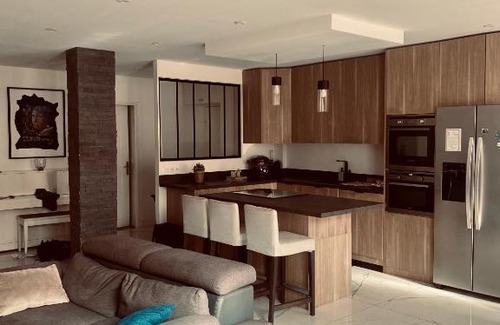 16th Arrondissement Apartment | Liberté Ensoleillé