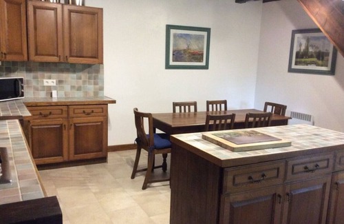 Jumilhac-le-Grand Cottage | Liberte Cottage private and secure dog friendly garden