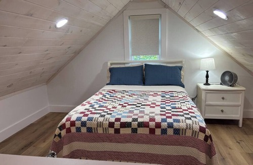 Eagle Rock Cabin | Liberty Loft 3 bedroom Pet friendly Lake Front