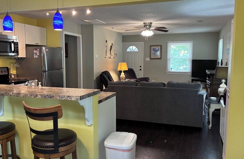 Dutton House | Liberty Oaks Landing ~ Charming Rivah Cottage