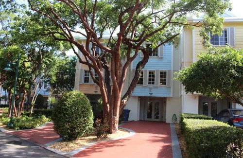 Rock Harbor House | LICENSED MGR - MODERN 3/3.5 VILLA - KEY LARGO'S MOST UPSCALE OCEANFRONT RESORT!