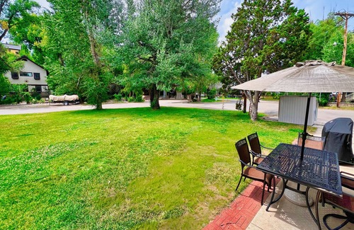 Old Town House | Lief's Adventure Haus - Walk to DT - Pet Friendly