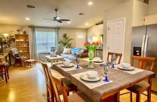 Pensacola House | Life's a Breeze - Updated 3BR 5min to Pcola Beach