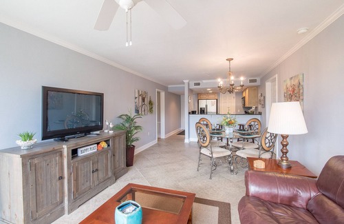 Biloxi Condo | Life's Just Right With The Beach In Sight!