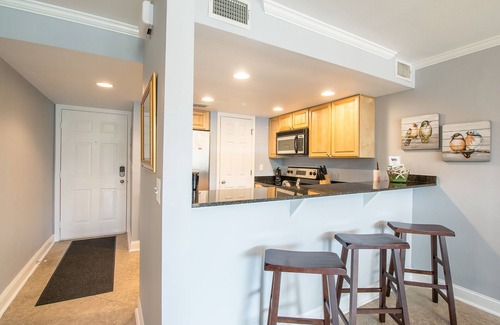 Biloxi Condo | Life's Just Right With The Beach In Sight!