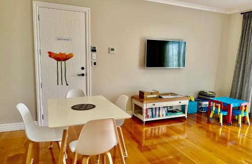Dairy Flat House | Lifestyle Guesthouse