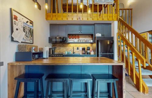 Red River Apartment | Lift West #215