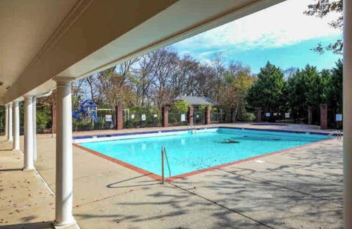 Brentwood House | Light and bright 3-bedroom house in Brentwood with seasonal pool