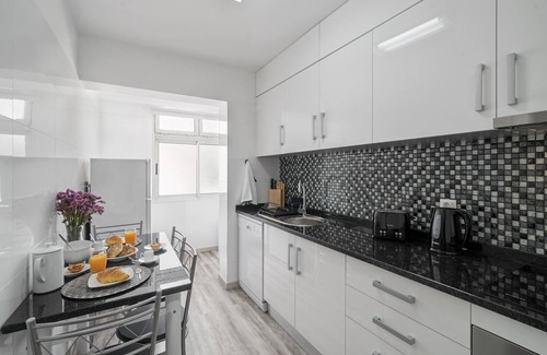 Santa Maria Maior Apartment | Light and sea view in Funchal Centre, Alegria III