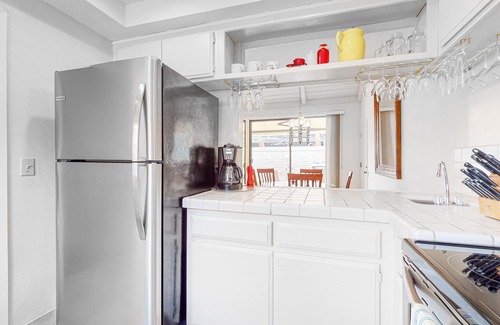 Canyon Sands Condo | Light & bright getaway w/private gas grill, shared pool, pool spa, & tennis