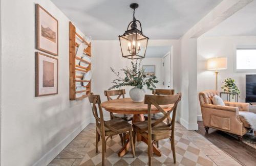 North Spokane House | Light Bright Stylish PRIVATE Home - Whitworth