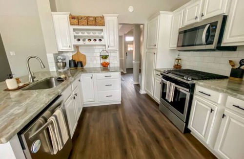 College Station House | Light-filled + spacious house near Texas A&M