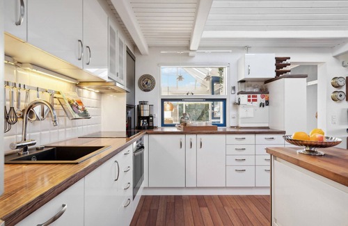 Tørresø House | Light-flooded and beautiful cottage, within walking distance of the famous Tørresø beach.
