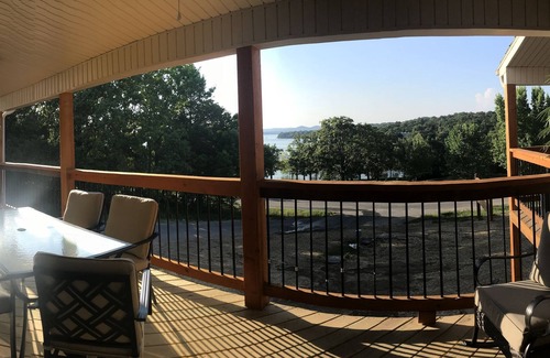 Lampe House | Light N Up with a little RNR on Table Rock Lake