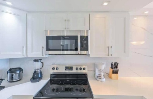 Sunny Isles Beach Hotel | Light place nearby the Beach/Free parking