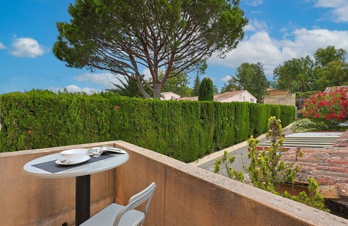 Saint-Tropez Apartment | Light Studio by Halldis
